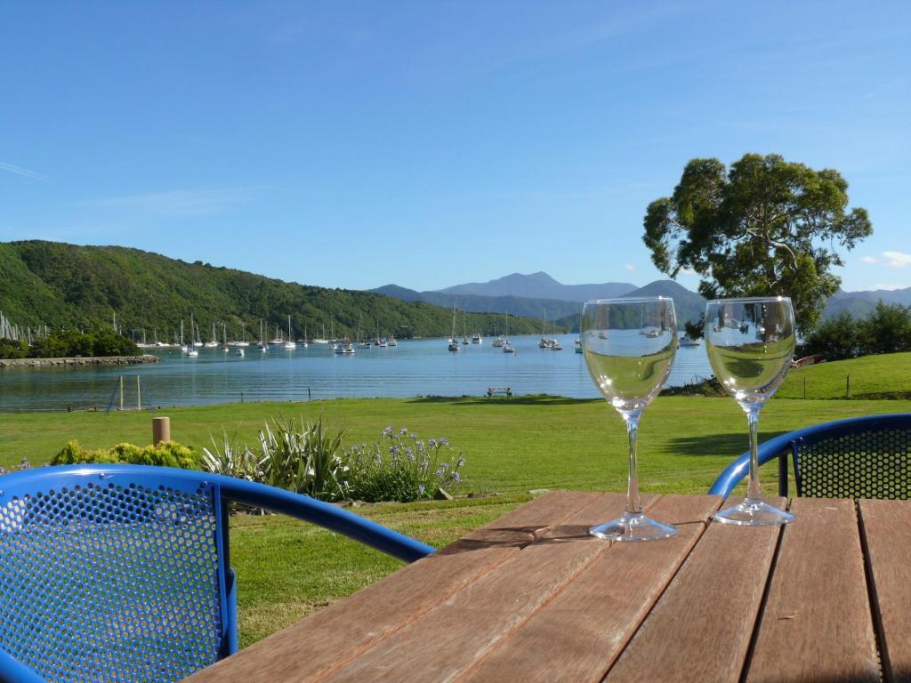 Bay Vista Waterfront Motel Picton Exterior foto